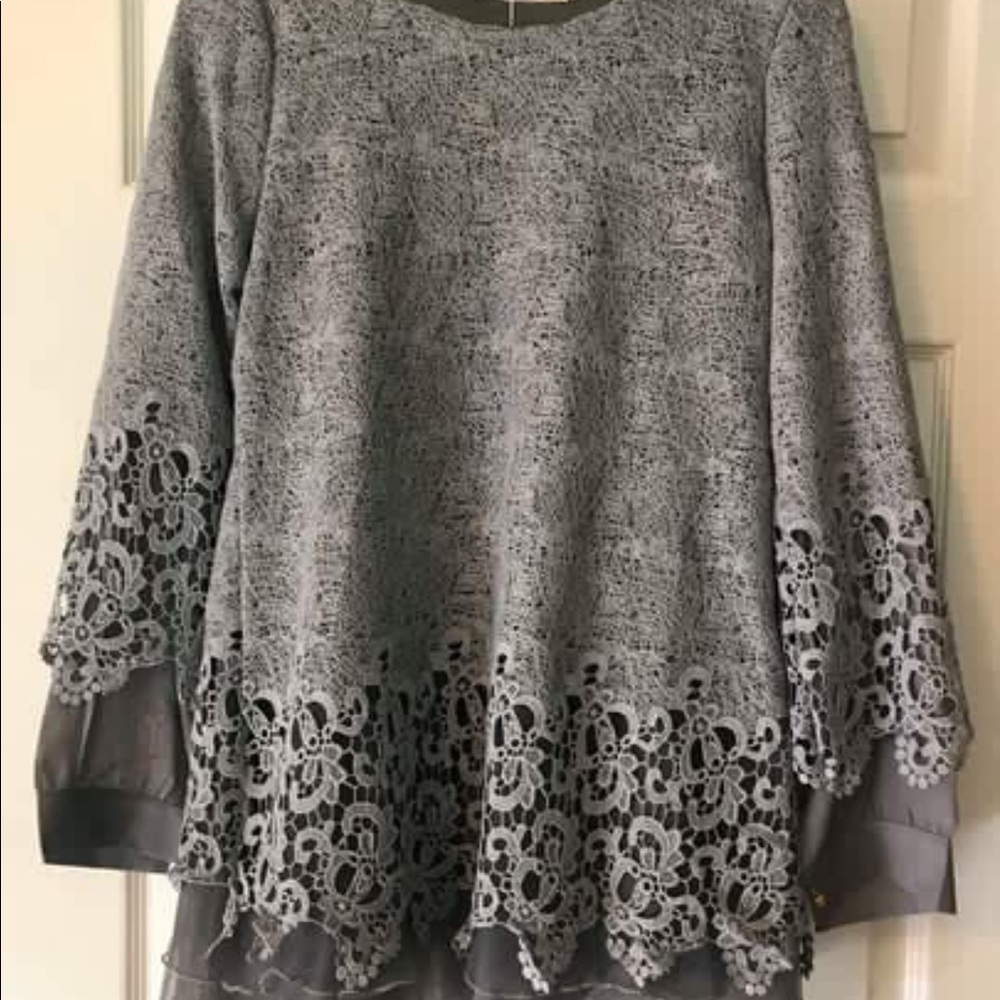 Blouse - Picture 2 of 3